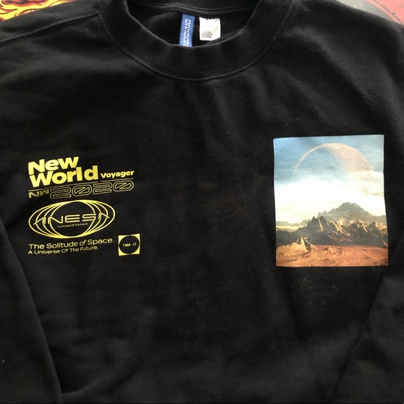 H&M Black Crewneck - Picture 2 of 5